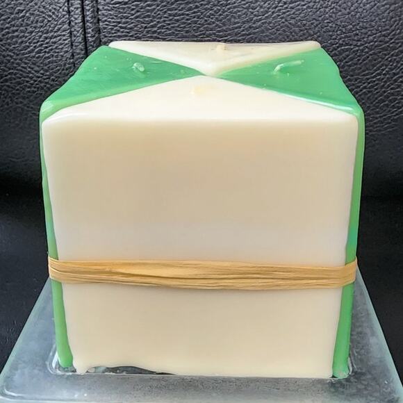 Escentials Green & white Candle on   glass trivet 4 separate Candles Light scent - Picture 3 of 6